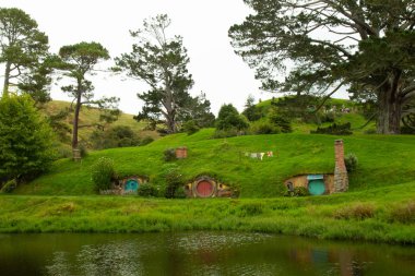 2017, 2 Mayıs, Yeni Zelanda, Matamata, Hobbiton film seti - Deliğin ön kapısı, Hobbit evi