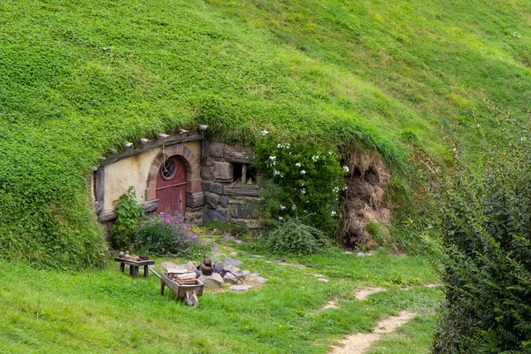 2017, 2 maggio, Nuova Zelanda, Matamata, set cinematografico Hobbiton - Porta d'ingresso del buco, casa Hobbit — Foto Stock