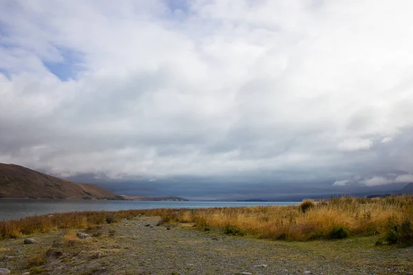 Giorno di pioggia vicino al lago Tekapo, Nuova Zelanda — Foto Stock