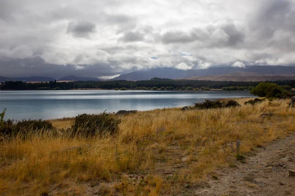 Deštivý den nedaleko jezera Tekapo, Nový Zéland — Stock fotografie