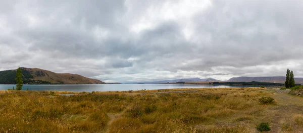 Dia chuvoso perto do lago Tekapo, Nova Zelândia — Fotografia de Stock