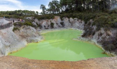 Wai-O-Tapu jeotermal alanda Şeytan Banyosu 