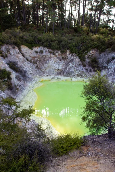 Диявол ' s ванни на WAI-O-Tapu геотермальної області — стокове фото