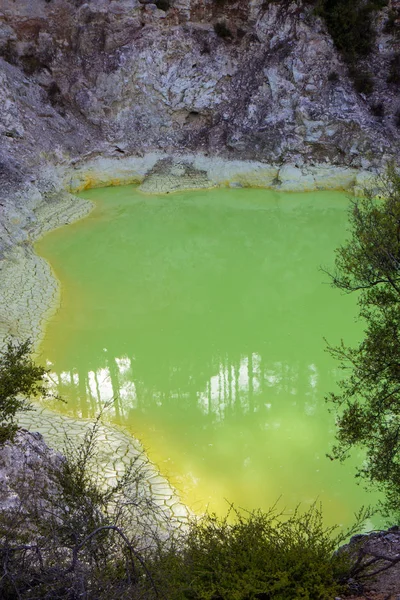 Banho do Diabo na área geotérmica de Wai-O-Tapu — Fotografia de Stock