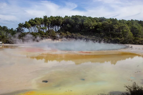 Skupina Champagne – aktivní geotermální oblast, Nový Zéland — Stock fotografie