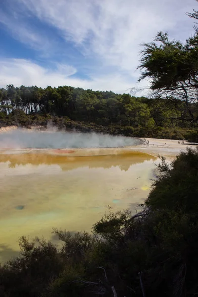 Champagne pool ett aktivt geotermiskt område, Nya Zeeland — Stockfoto