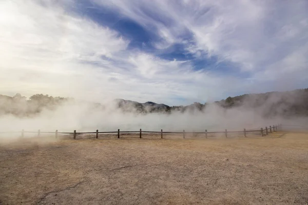 Piscina de champán en Wai-o-tapu una zona geotérmica activa, Nueva Zelanda —  Fotos de Stock