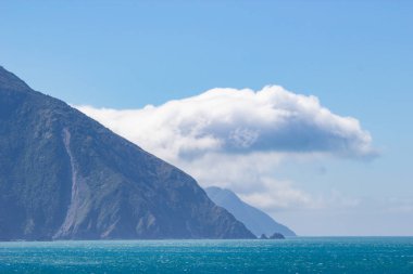 Yeni Zelanda'nın Kuzey ve Güney adasını birbirine bağlayan Interislander feribotundan görünüm