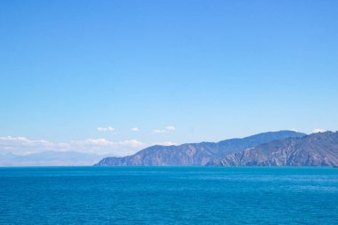 Yeni Zelanda'nın Kuzey ve Güney adasını birbirine bağlayan Interislander feribotundan görünüm