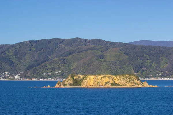Vue depuis le ferry Interislander reliant l'île nord et sud de la Nouvelle-Zélande — Photo