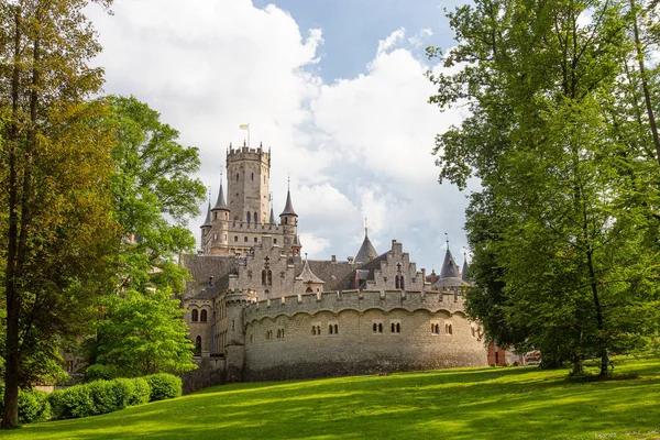 Na zewnątrz zamku Marienburg w pobliżu Hanoweru, Niemcy — Zdjęcie stockowe