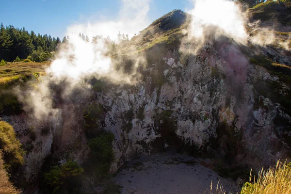 Naturskön utsikt över Wairakei Thermal Valley, Nya Zeeland — Stockfoto