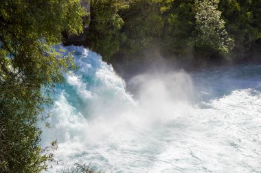 Huka Şelalesi, Waikato Nehri üzerindeki bir şelale ler kümesidir.
