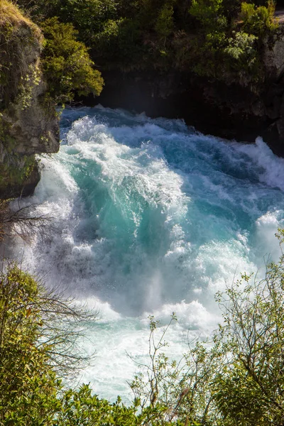 Las cataratas Huka son un conjunto de cascadas en el río Waikato — Foto de Stock