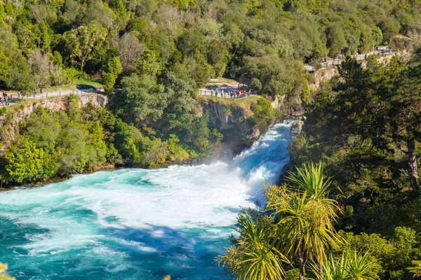 As Cataratas Huka são um conjunto de cachoeiras no rio Waikato — Fotografia de Stock