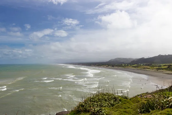 Uitzicht op Muriwai strand, noord eiland, Nieuw Zeeland — Stockfoto