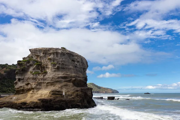 Uitzicht op Muriwai strand, noord eiland, Nieuw Zeeland — Stockfoto