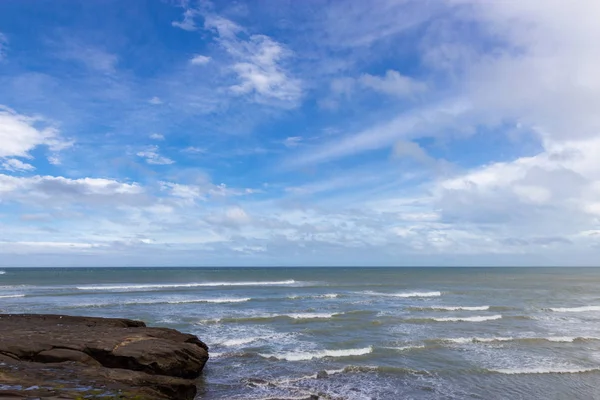 Widok na plażę Muriwai, północna wyspa, Nowa Zelandia — Zdjęcie stockowe