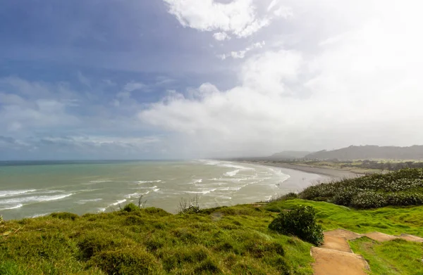 Vue sur la plage de Muriwai, île du nord, Nouvelle-Zélande — Photo