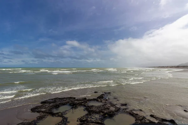 Vista sulla spiaggia di Muriwai, isola del nord, Nuova Zelanda — Foto Stock
