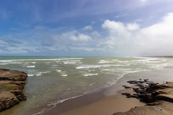 Uitzicht op Muriwai strand, noord eiland, Nieuw Zeeland — Stockfoto