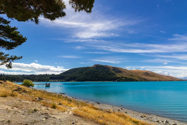 Vista del lago Tekapo en un día soleado, Nueva Zelanda — Foto de Stock