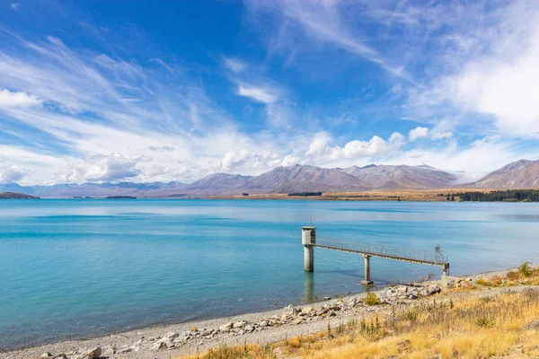在阳光灿烂的日子观看Tekapo湖，新西兰 — 图库照片