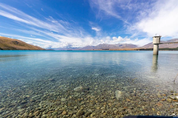 在阳光灿烂的日子观看Tekapo湖，新西兰 — 图库照片