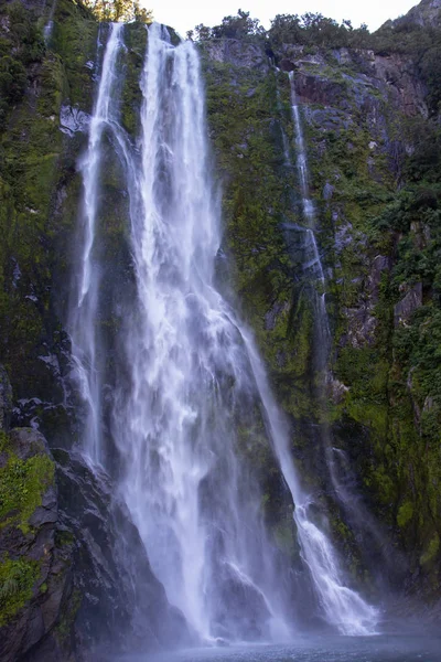 Veduta di una delle cascate sonore di Milford — Foto Stock