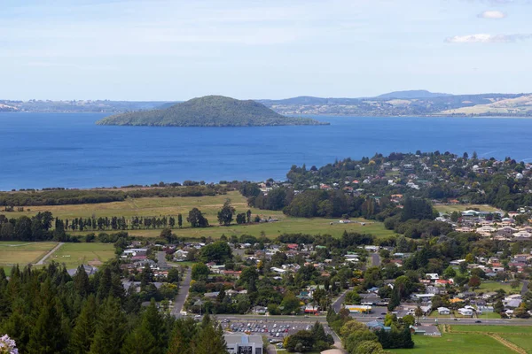 Vista aérea del lago y la ciudad de Rotorua —  Fotos de Stock