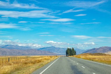 Yeni Zelanda 'nın Canterbury bölgesinde asfalt yol