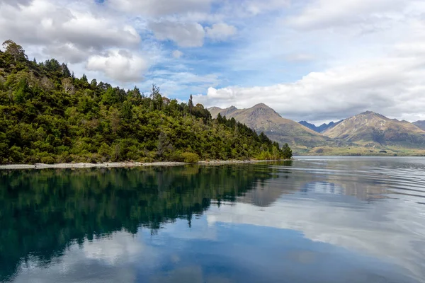 Vista do lago Wakatipu de um barco, Queenstown — Fotografia de Stock