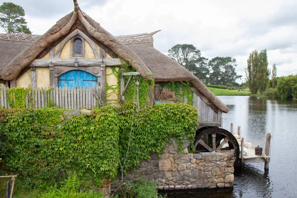 2017, 02 de maio, Hobbiton filme ambientado em Matamata, Nova Zelândia - Green dragon inn — Fotografia de Stock