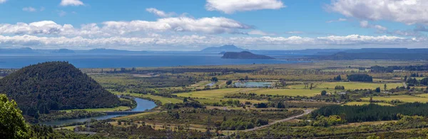 Letecký pohled na jezero Taupo, severní ostrov, Nový Zéland — Stock fotografie