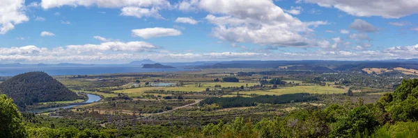 Antenn utsikt över Taupo sjö, norra ön, Nya Zeeland — Stockfoto