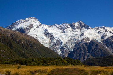 Cook Dağı ve çevresindeki dağların manzarası Aoraki Dağı Cook Köyü 'nden