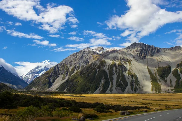 Vue sur le mont Cook et les montagnes environnantes depuis le village Aoraki Mount Cook — Photo