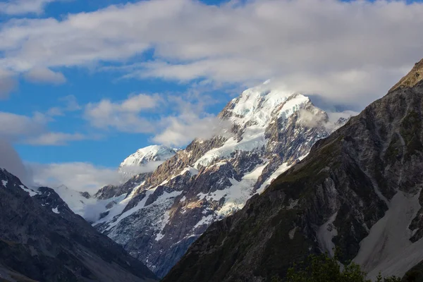 Vista del Monte Cook y las montañas circundantes desde Aoraki Mount Cook Village — Foto de Stock