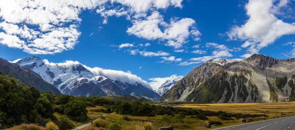 Vue sur le mont Cook et les montagnes environnantes depuis le village Aoraki Mount Cook — Photo