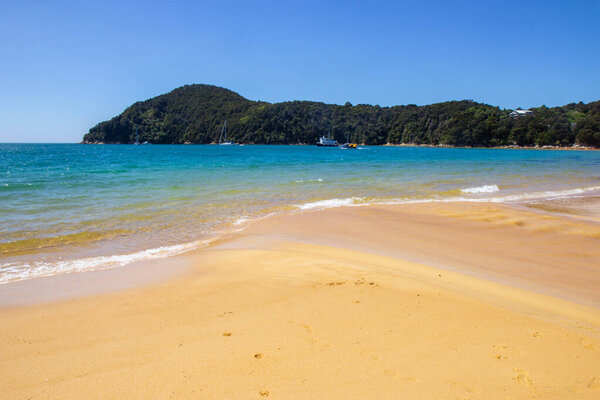 пляж в национальном парке Абель-Тасман, Новая Зеландия
