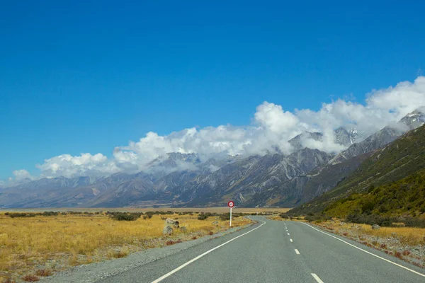 Cesta v národním parku Aoraki, Nový Zéland — Stock fotografie