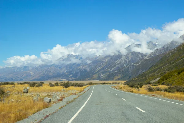 Estrada no Parque Nacional Aoraki, Nova Zelândia — Fotografia de Stock