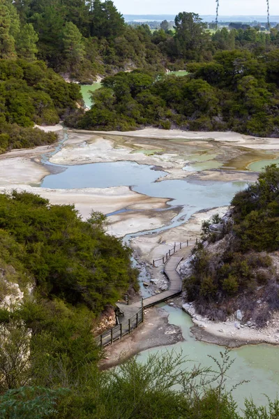 Vista do parque geotérmico Waiotapu, Nova Zelândia — Fotografia de Stock