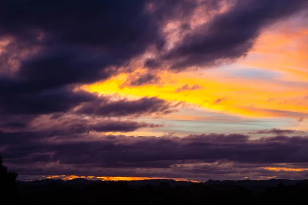 新西兰汤加里罗上空戏剧性的日落天空 — 图库照片