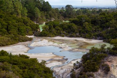 Yeni Zelanda, Waiotapu coğrafi parkı manzarası