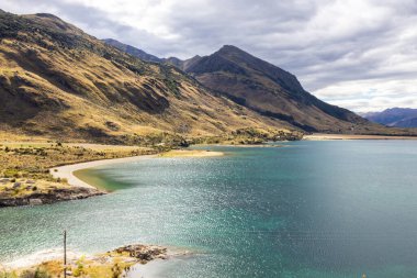Wanaka, Yeni Zelanda yakınlarındaki Hawea Gölü manzarası