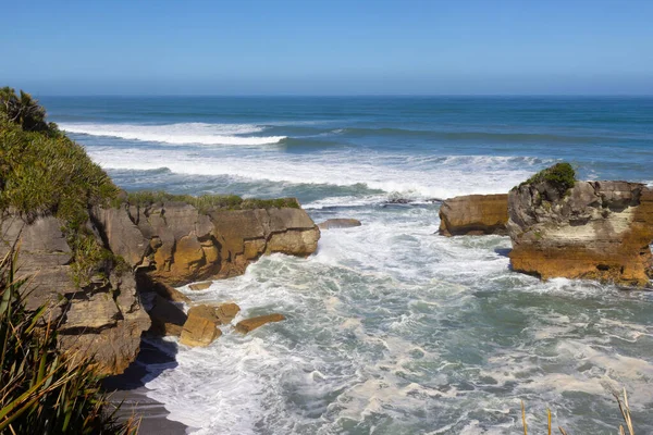 Uitzicht op rotsformatie nabij Punakaiki, Nieuw-Zeeland — Stockfoto