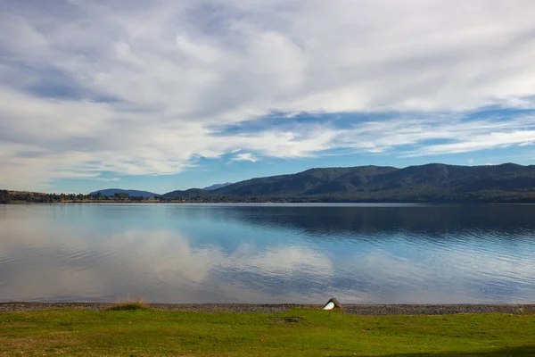 Вечерний вид на озеро Те Анау, Фиордленд, Новая Зеландия — стоковое фото