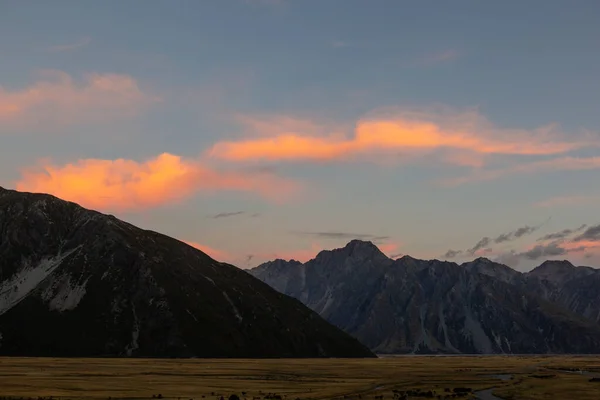 Coucher de soleil sur le village du parc national Aoraki, Nouvelle-Zélande — Photo