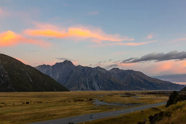 Zachód słońca nad wioską Aoraki National Park, Nowa Zelandia — Zdjęcie stockowe